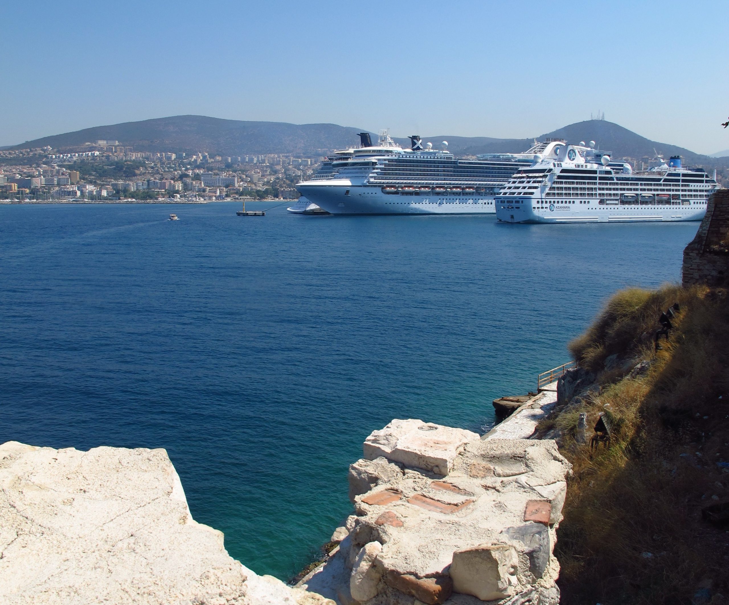 time flies cruises in port